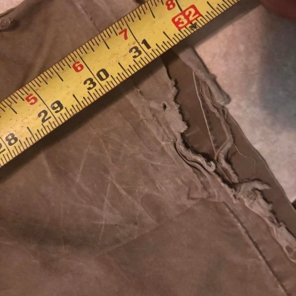 Vintage old navy Brown cargo pants with a relaxed fit Size 38x32